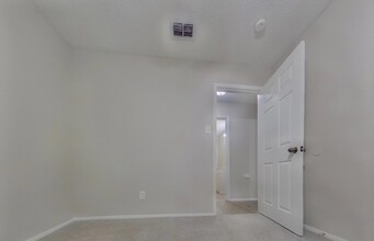 6213 Douglas Dr in Watauga, TX - Building Photo - Building Photo