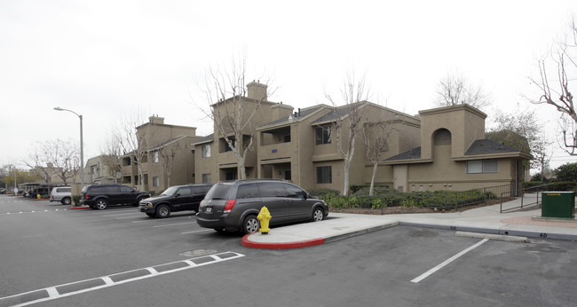 Bentley Parke Apartments in Santa Ana, CA - Foto de edificio - Building Photo