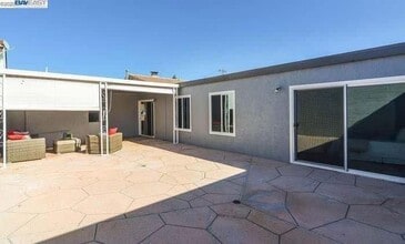 33215 Lake Champlain Ct in Fremont, CA - Building Photo - Building Photo