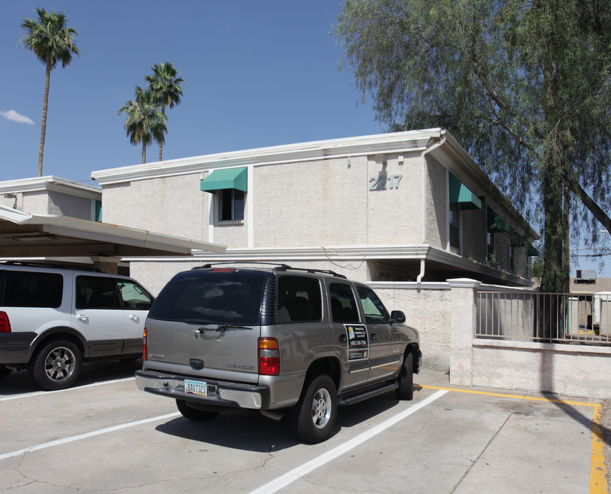 McClintock Townhomes in Tempe, AZ - Building Photo