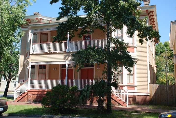 320 W Park Ave in Savannah, GA - Foto de edificio