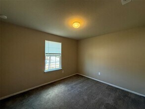 12032 Riparian Rd in Manor, TX - Foto de edificio - Building Photo