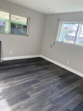 284 SE 6th Ave in Deerfield Beach, FL - Building Photo - Building Photo