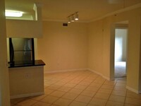 6556 Emerald Dunes Dr, Unit 204 in West Palm Beach, FL - Building Photo - Building Photo