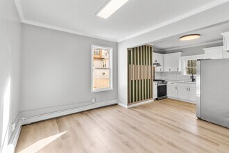 98 W 32nd St in Bayonne, NJ - Building Photo - Building Photo