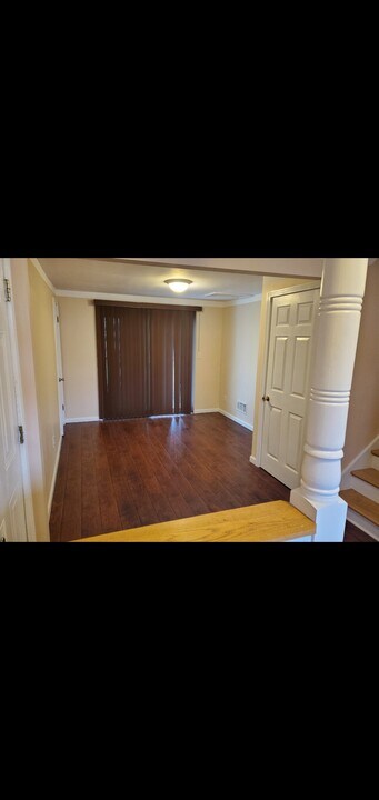 4705 Washington Dr in Vestal, NY - Building Photo