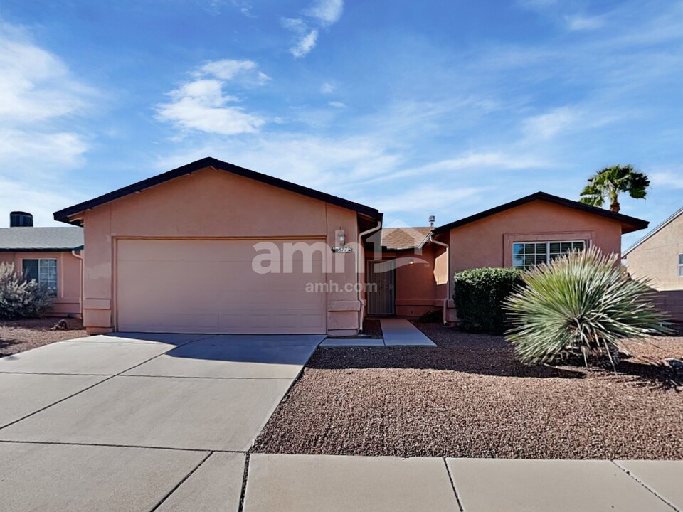 8772 E Eagle Creek Dr in Tucson, AZ - Building Photo