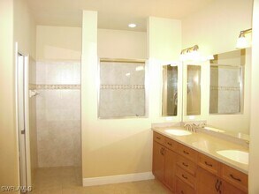 1009 SW 33rd Terrace in Cape Coral, FL - Foto de edificio - Building Photo