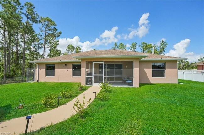 940 Belmont St E in Lehigh Acres, FL - Building Photo - Building Photo