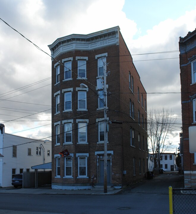 24 Hart St in Cohoes, NY - Foto de edificio
