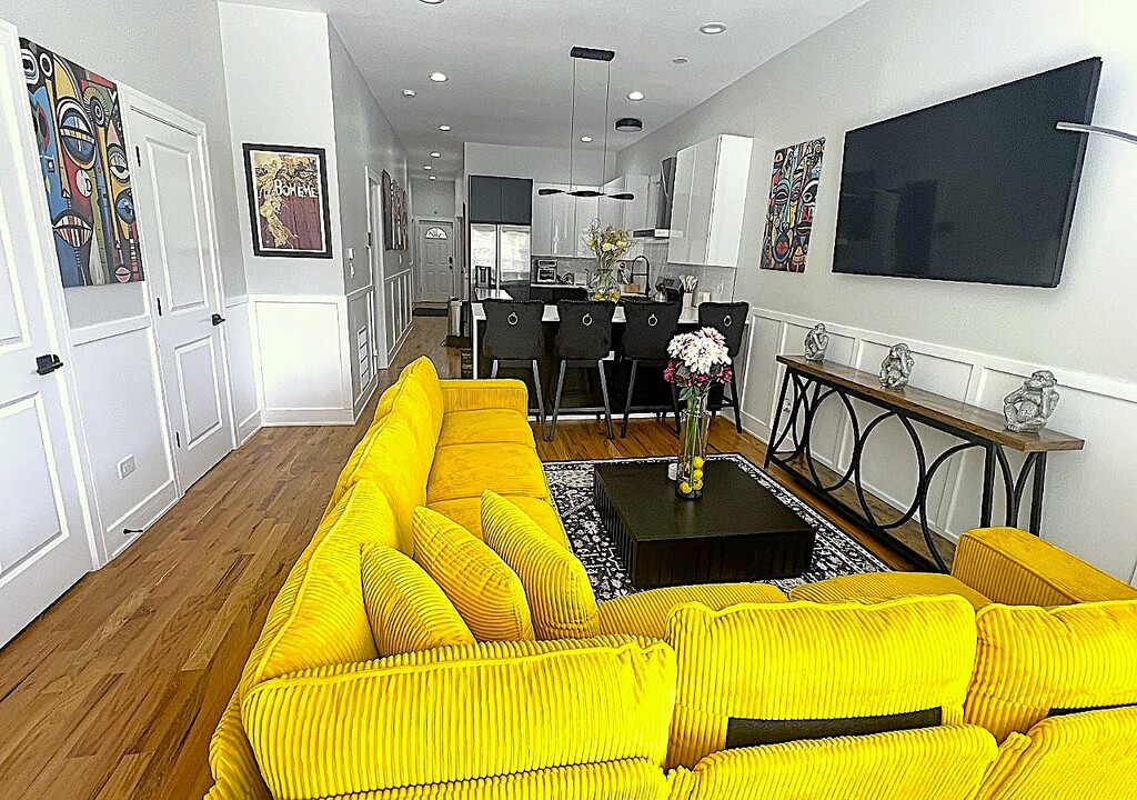 6613 S Langley Ave, Unit La Casa Negra Chicago in Chicago, IL - Building Photo