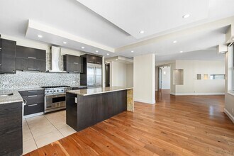 7002 JFK Blvd E in West New York, NJ - Building Photo - Building Photo