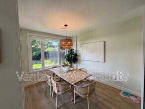 707 Raymer Rd in Kelowna, BC - Building Photo - Building Photo
