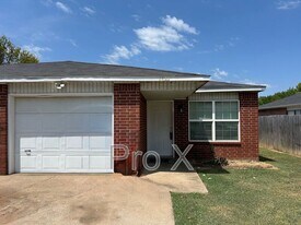 1433 N Dawn Dr in Fayetteville, AR - Building Photo