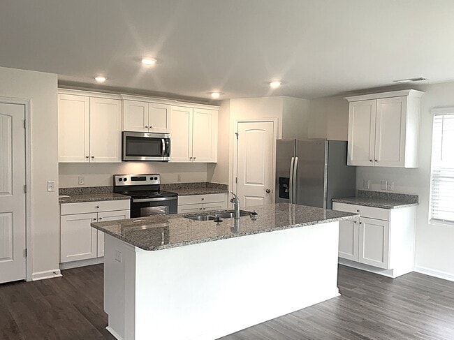 1058 Jt Westfield Dr in Navassa, NC - Building Photo - Building Photo