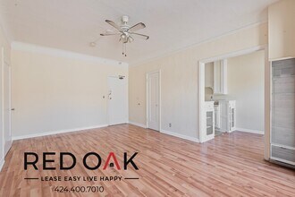 607 S Dunsmuir Ave in Los Angeles, CA - Foto de edificio - Building Photo