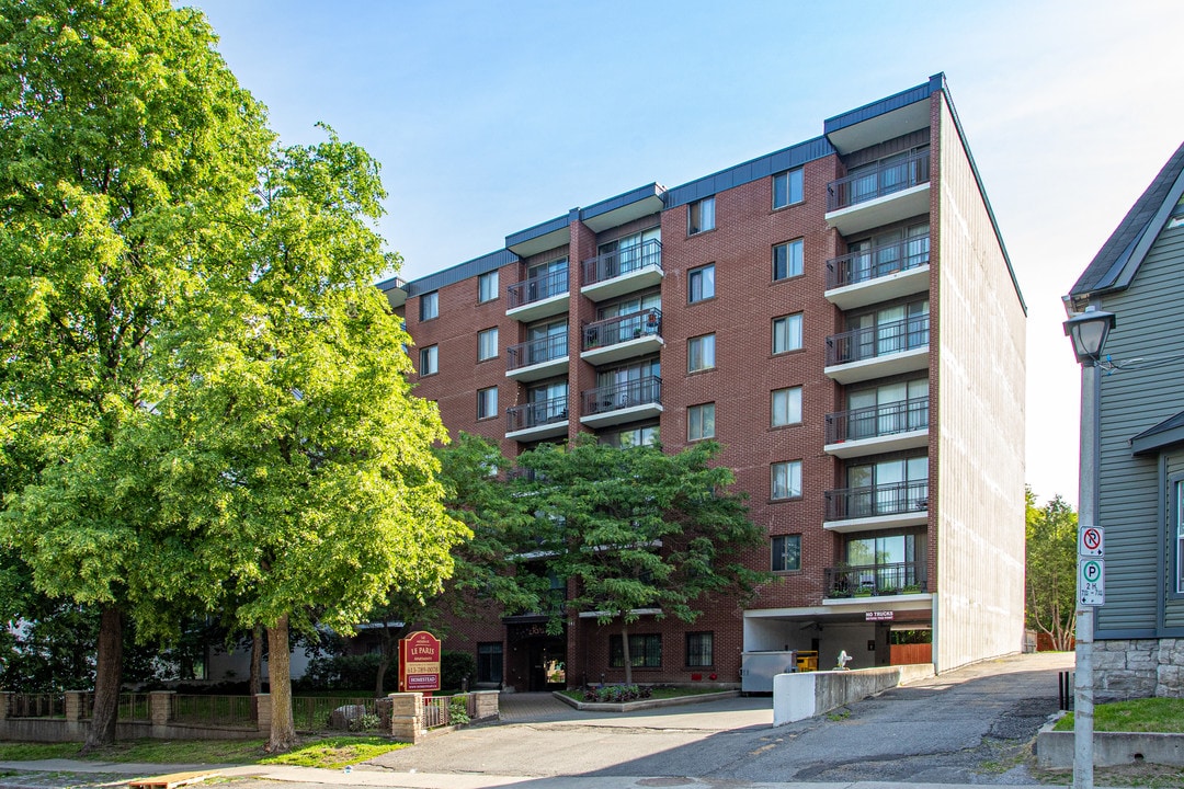 Le Paris Apartments in Ottawa, ON - Building Photo