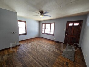 407 Linden Ave in Waterloo, IA - Foto de edificio - Building Photo
