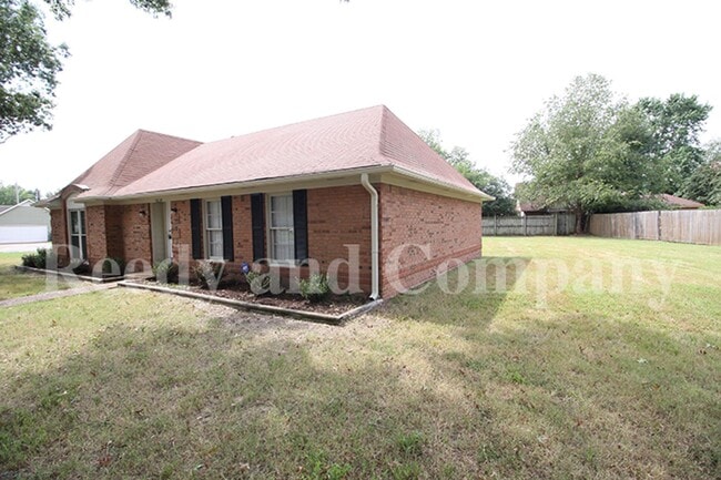 Welcome to 3829 Northcliff Drive! in Memphis, TN - Building Photo - Building Photo
