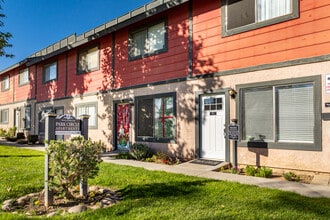 Park Circle Apartments in Lancaster, CA - Building Photo - Building Photo