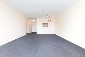 1374 Midland Ave in Yonkers, NY - Building Photo - Building Photo