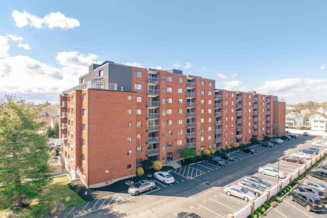 Parkway Plaza West in Medford, MA - Foto de edificio - Building Photo