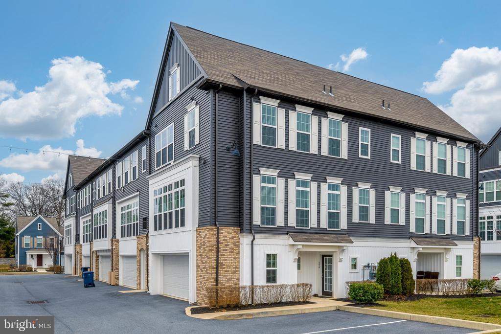 420 Mayer Pl in Lancaster, PA - Building Photo