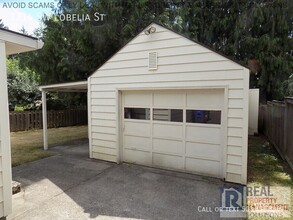 1714 SW Lobelia St in Portland, OR - Building Photo - Building Photo