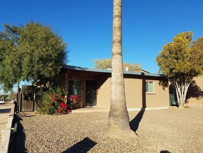 property at 1401 E Lee St