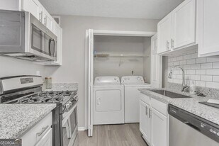 1901 Briarcliff Rd NE, Unit 1003 in Atlanta, GA - Building Photo