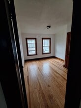 20 Leandre St, Unit 1 in Manchester, NH - Foto de edificio - Building Photo