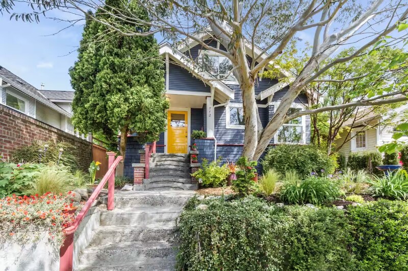 712 N 47th St in Seattle, WA - Building Photo