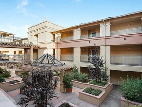 30 E Julian St, Unit 217 in San Jose, CA - Building Photo - Building Photo
