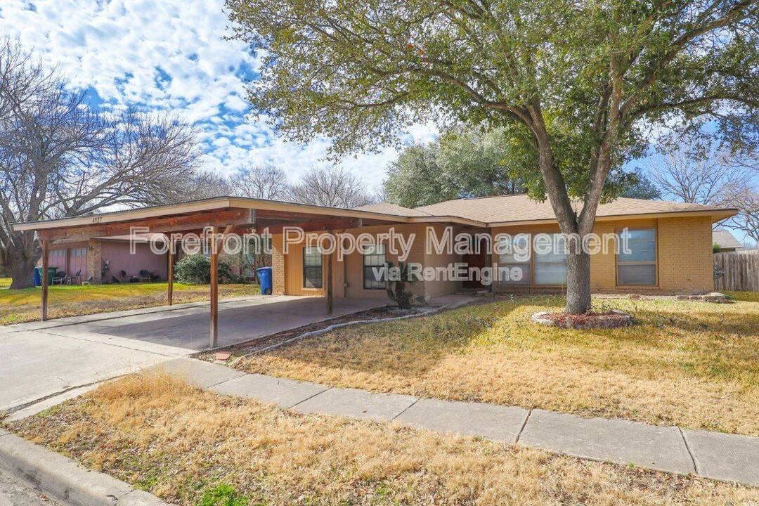 4927 Grey Hawk St in San Antonio, TX - Building Photo