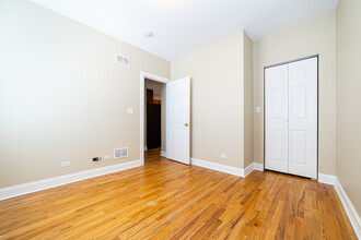 1642 W Greenleaf Ave in Chicago, IL - Building Photo - Building Photo
