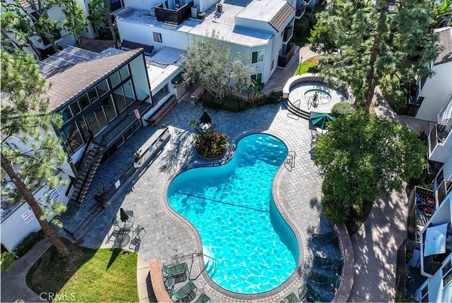 18645 Hatteras St, Unit 237 in Tarzana, CA - Building Photo - Building Photo