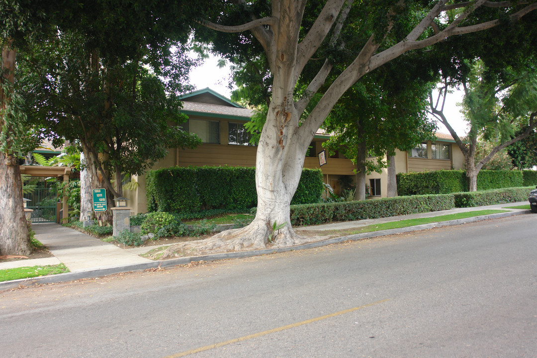 Glendale Garden Homes in Glendale, CA - Building Photo