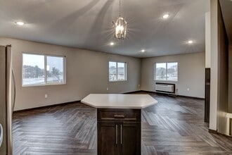 1000 N Hillcrest Pkwy in Altoona, WI - Building Photo - Building Photo