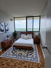 The Windsor & The Balmoral Apartments in Mississauga, ON - Building Photo - Building Photo