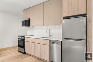 BRUCKNER BOULEVARD in Bronx, NY - Building Photo