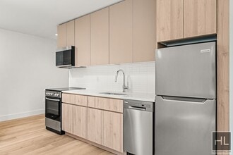 91 Bruckner Blvd in Bronx, NY - Building Photo - Building Photo