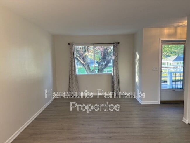 3980 Broadmoor Loop in Bremerton, WA - Building Photo - Building Photo