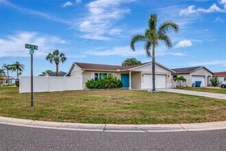 4712 114th St N in St. Petersburg, FL - Building Photo - Building Photo