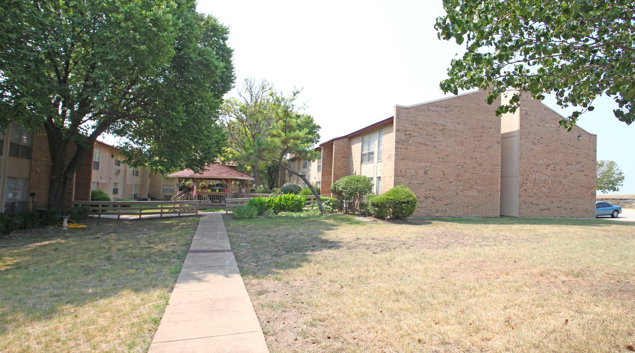 Normandale Place Senior Living in Fort Worth, TX - Foto de edificio