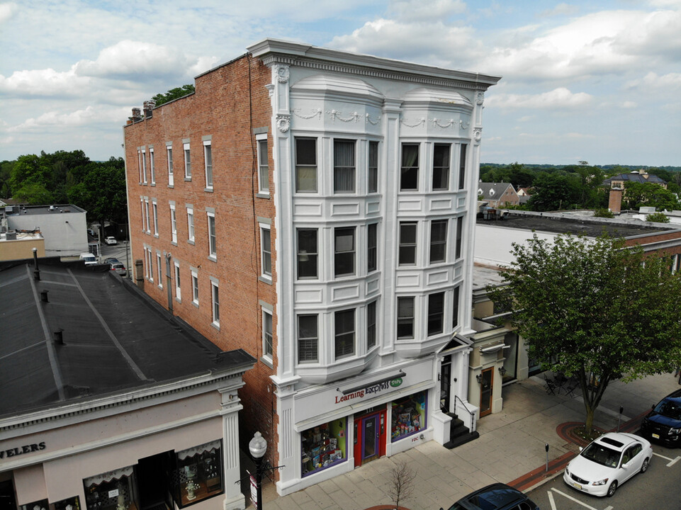 111 E Ridgewood Ave in Ridgewood, NJ - Building Photo