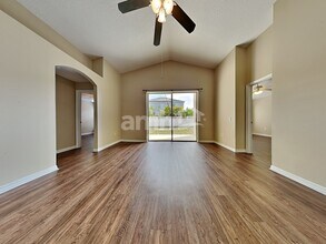 11240 Lake Lanier Dr in Riverview, FL - Building Photo - Building Photo