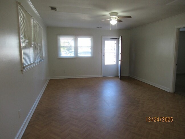 326 W Hampton Ave in Sumter, SC - Foto de edificio - Building Photo