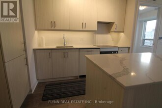 36 Elm Dr W in Mississauga, ON - Building Photo - Building Photo