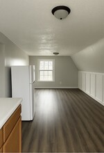 1033 E Oakland Ave, Unit B in Lansing, MI - Foto de edificio - Building Photo
