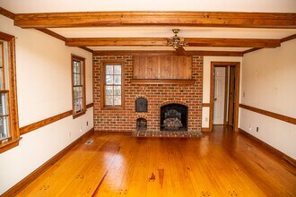 1033 Hobbs Rd in Virginia Beach, VA - Building Photo - Building Photo